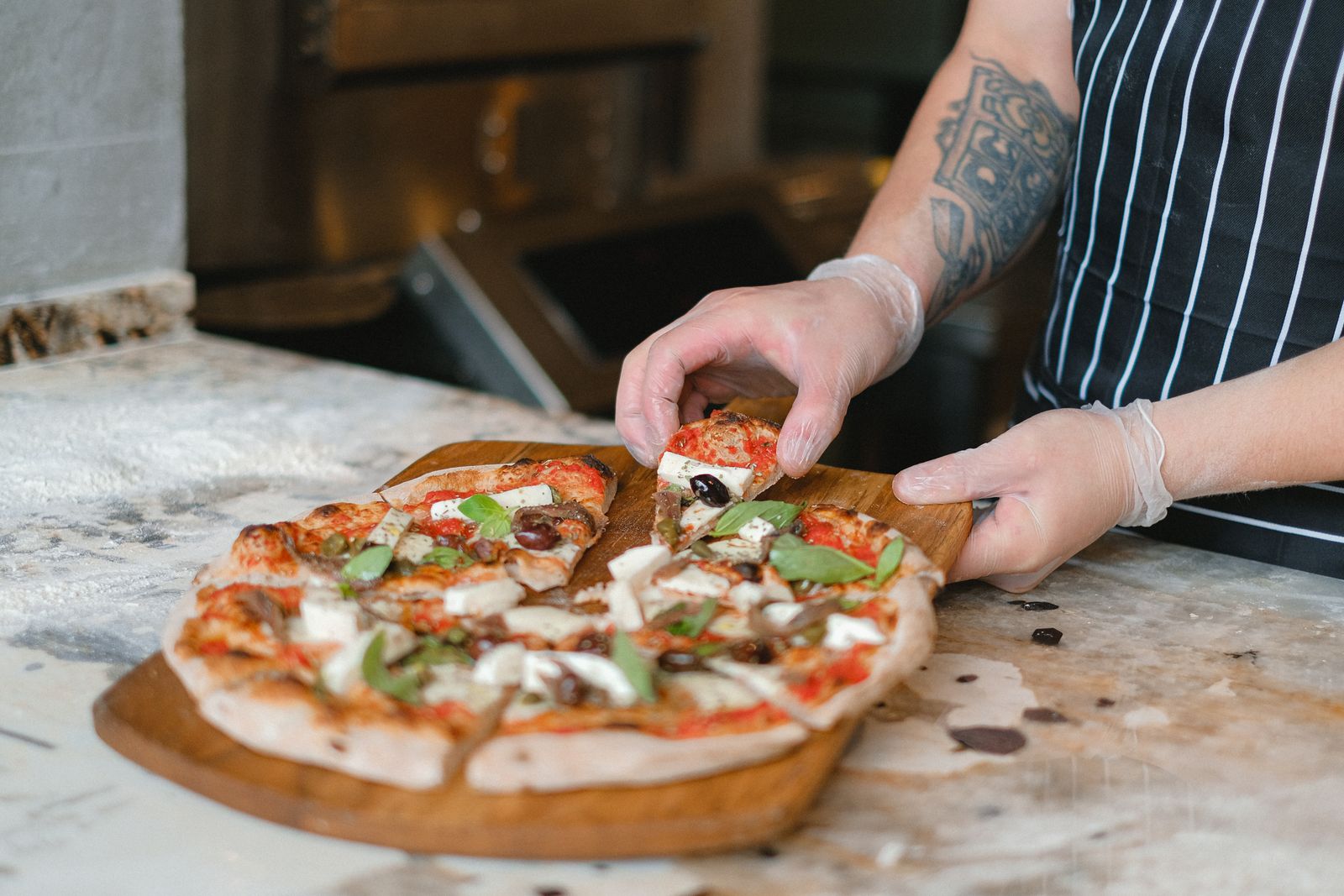 André Moretti, pizzaiolo real em preparo artesanal